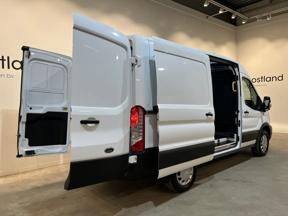 390 (3500 kg) L2H2 Trend 68 kWh / 100% Elektrisch !! / Airco / Cruise Control / CarPlay / 360 Camera / Navigatie / 3-Zits / 622 KM !!