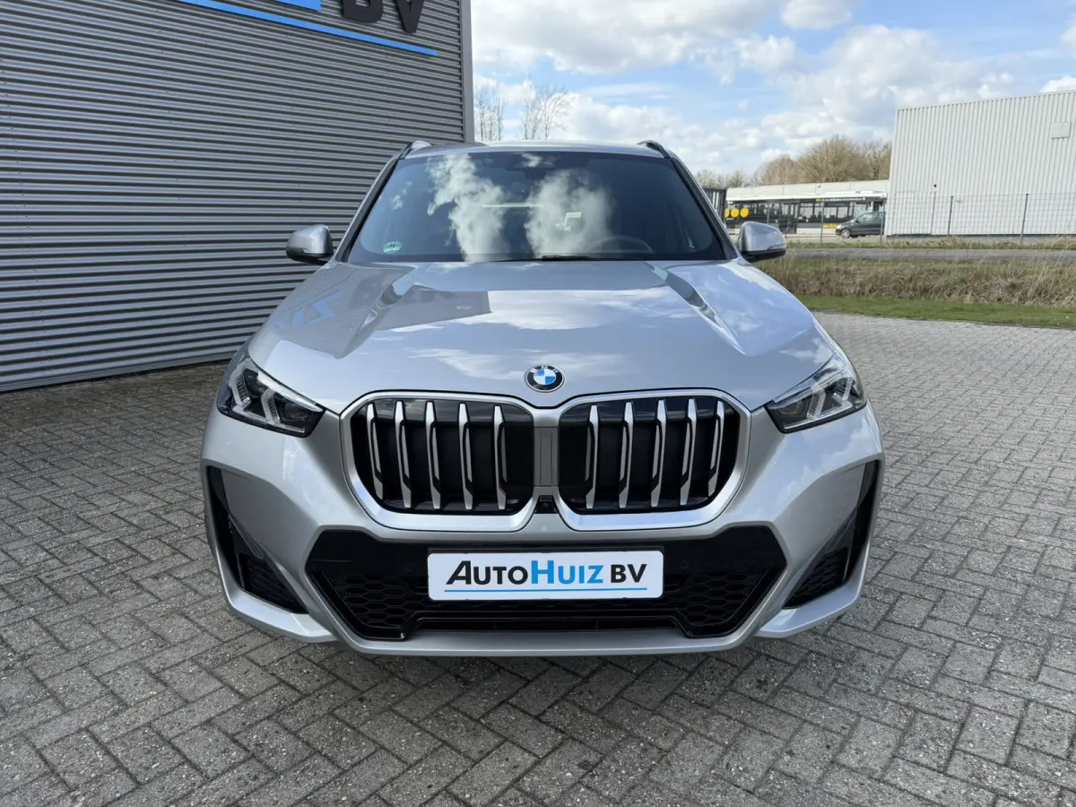 sDrive20i M Sport Panoramadak Stuurwielverwarming Massage 19 Inch Keyless Entry ACC Harman-Kardon Sound 360 Gr Camera Keyless Entry Head-Up Display