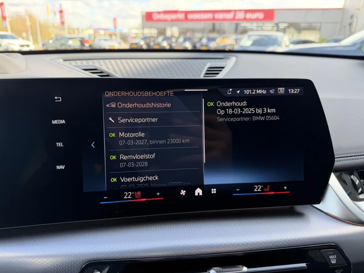sDrive20i M Sport Panoramadak Stuurwielverwarming Massage 19 Inch Keyless Entry ACC Harman-Kardon Sound 360 Gr Camera Keyless Entry Head-Up Display