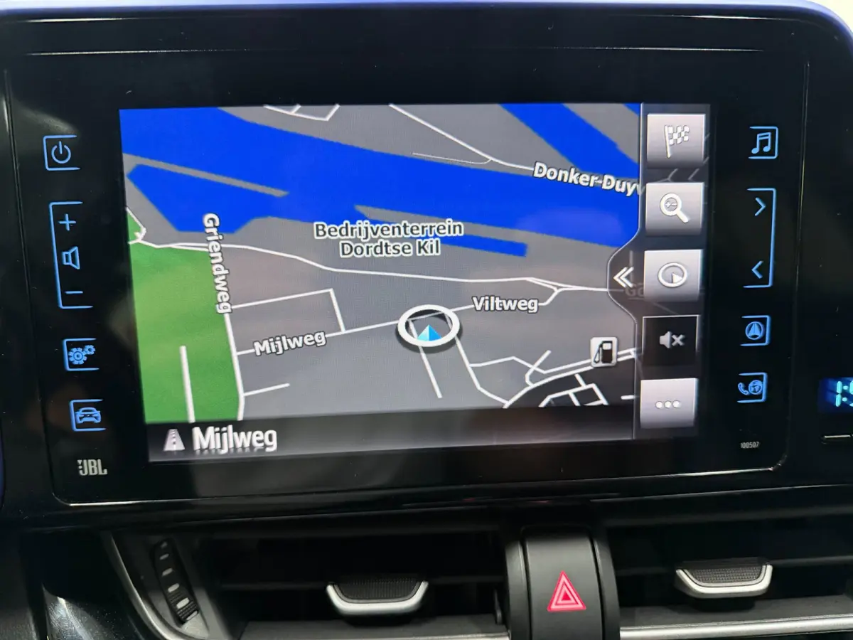 1.8 Hybrid Bi-Tone Plus JBL-SOUND/NAVI/CAM/LEDER/ECC/PDC/CRUISE/DAB/CARPLAY///