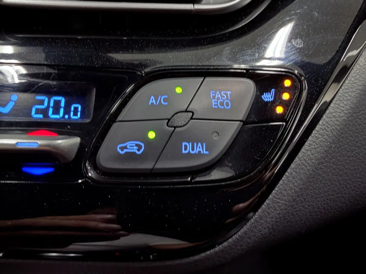 1.8 Hybrid Bi-Tone Plus JBL-SOUND/NAVI/CAM/LEDER/ECC/PDC/CRUISE/DAB/CARPLAY///
