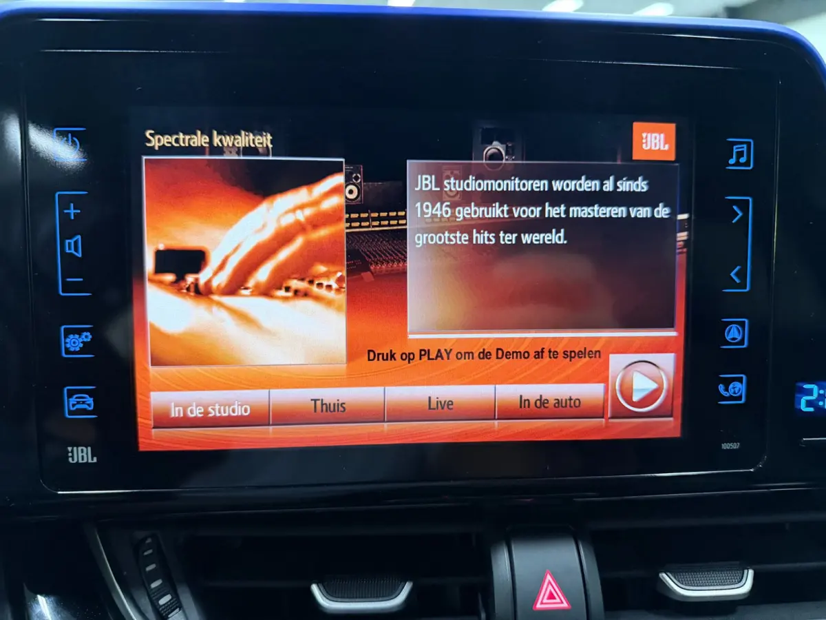 1.8 Hybrid Bi-Tone Plus JBL-SOUND/NAVI/CAM/LEDER/ECC/PDC/CRUISE/DAB/CARPLAY///