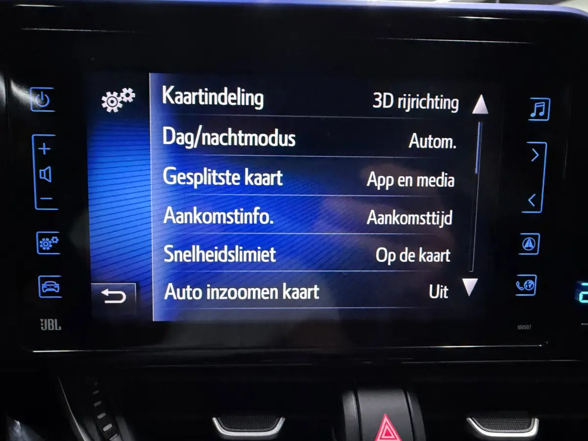 1.8 Hybrid Bi-Tone Plus JBL-SOUND/NAVI/CAM/LEDER/ECC/PDC/CRUISE/DAB/CARPLAY///