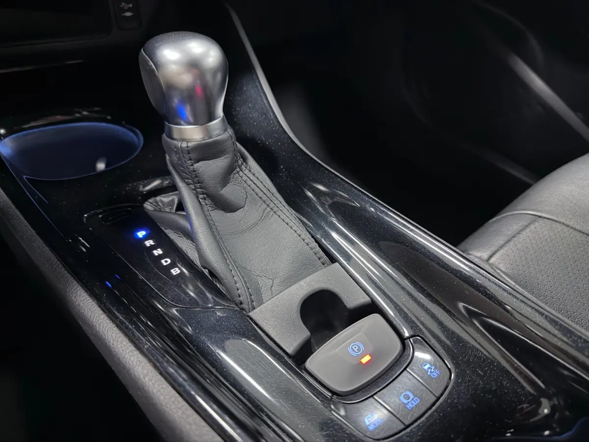 1.8 Hybrid Bi-Tone Plus JBL-SOUND/NAVI/CAM/LEDER/ECC/PDC/CRUISE/DAB/CARPLAY///