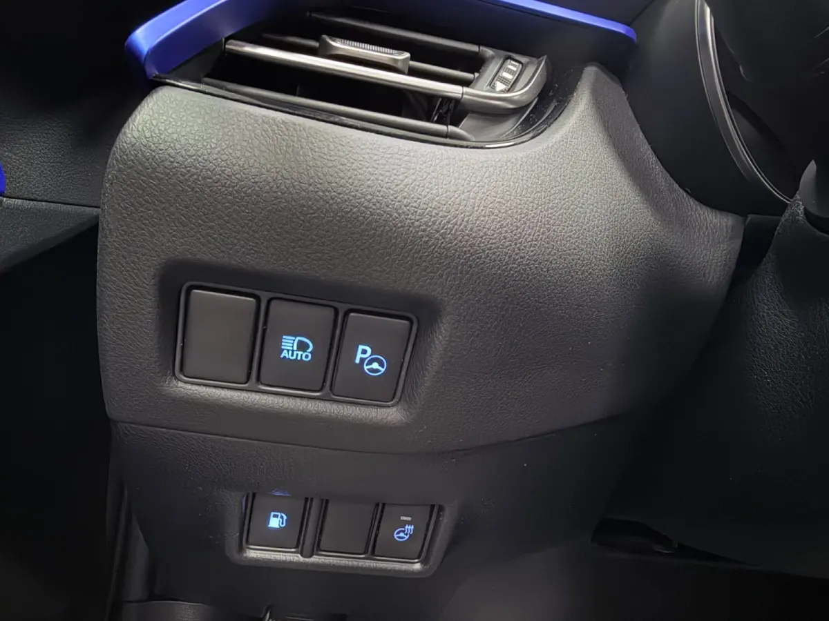 1.8 Hybrid Bi-Tone Plus JBL-SOUND/NAVI/CAM/LEDER/ECC/PDC/CRUISE/DAB/CARPLAY///