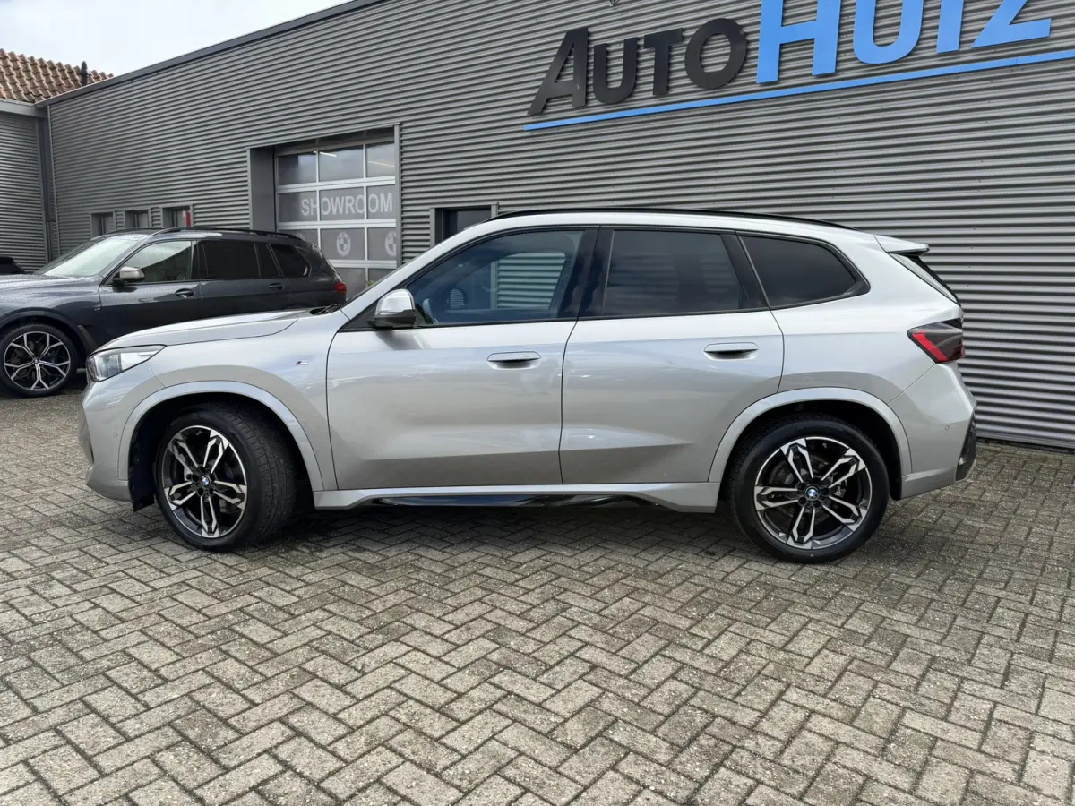 sDrive20i M Sport Premium Pakket Panoramadak Trekhaak Achteruitrijcamera Stoelverwarming Keyless Entry Carplay
