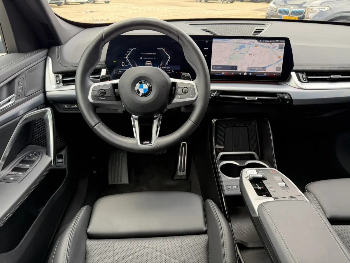 sDrive20i M Sport Premium Pakket Panoramadak Trekhaak Achteruitrijcamera Stoelverwarming Keyless Entry Carplay