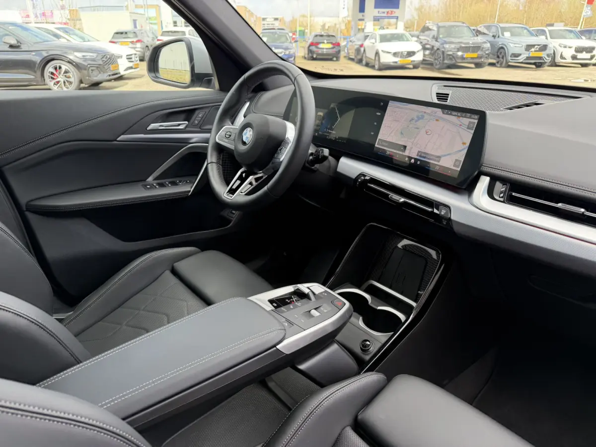 sDrive20i M Sport Premium Pakket Panoramadak Trekhaak Achteruitrijcamera Stoelverwarming Keyless Entry Carplay