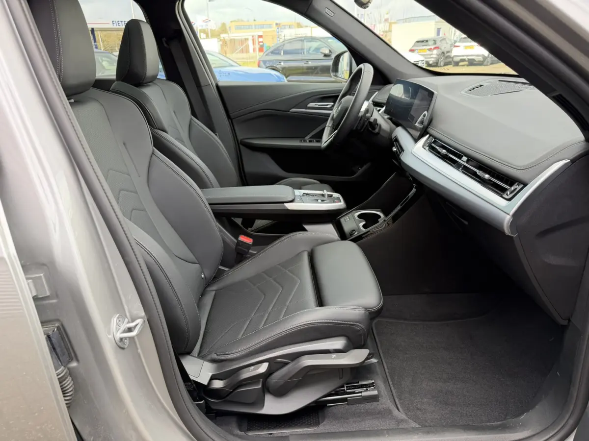 sDrive20i M Sport Premium Pakket Panoramadak Trekhaak Achteruitrijcamera Stoelverwarming Keyless Entry Carplay