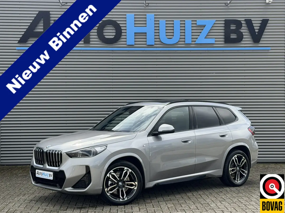 sDrive20i M Sport Premium Pakket Panoramadak Trekhaak Achteruitrijcamera Stoelverwarming Keyless Entry Carplay