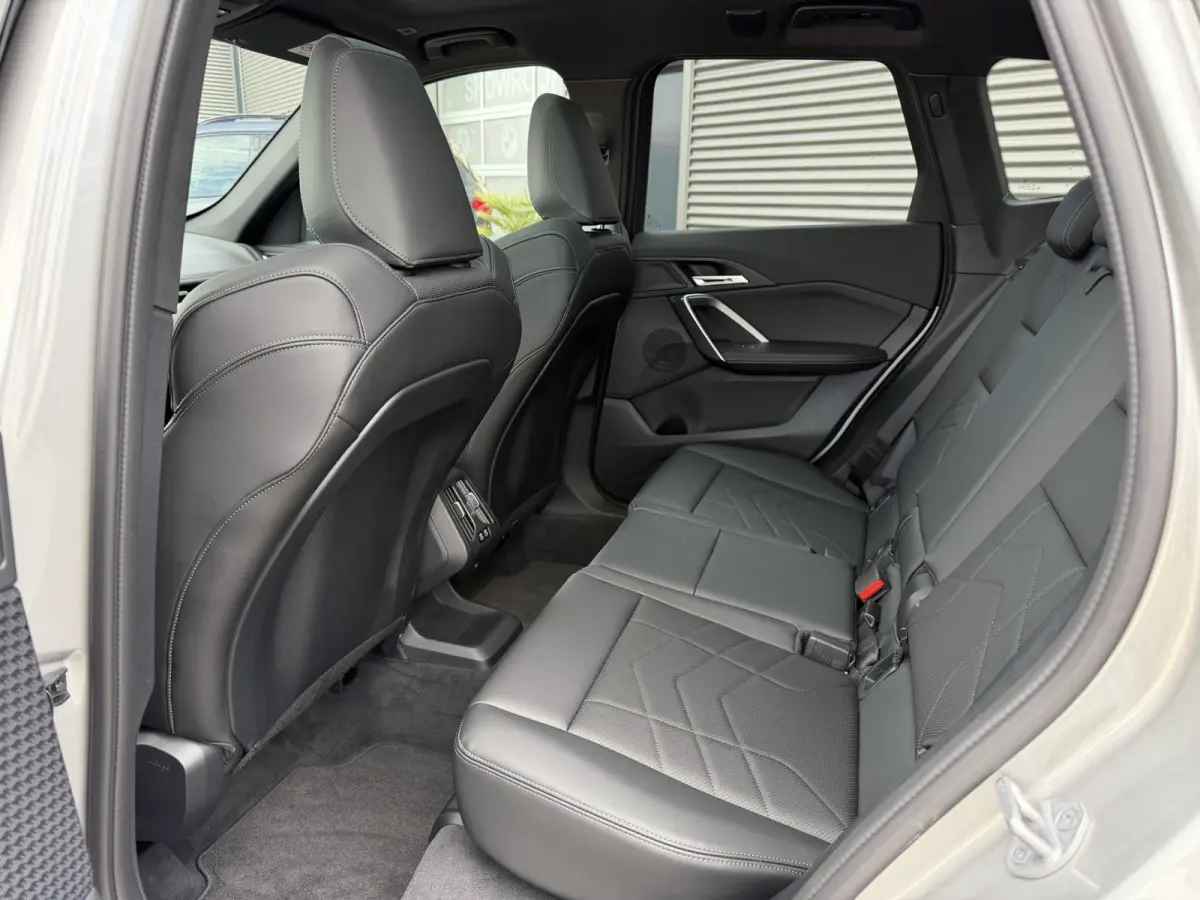 sDrive20i M Sport Premium Pakket Panoramadak Trekhaak Achteruitrijcamera Stoelverwarming Keyless Entry Carplay