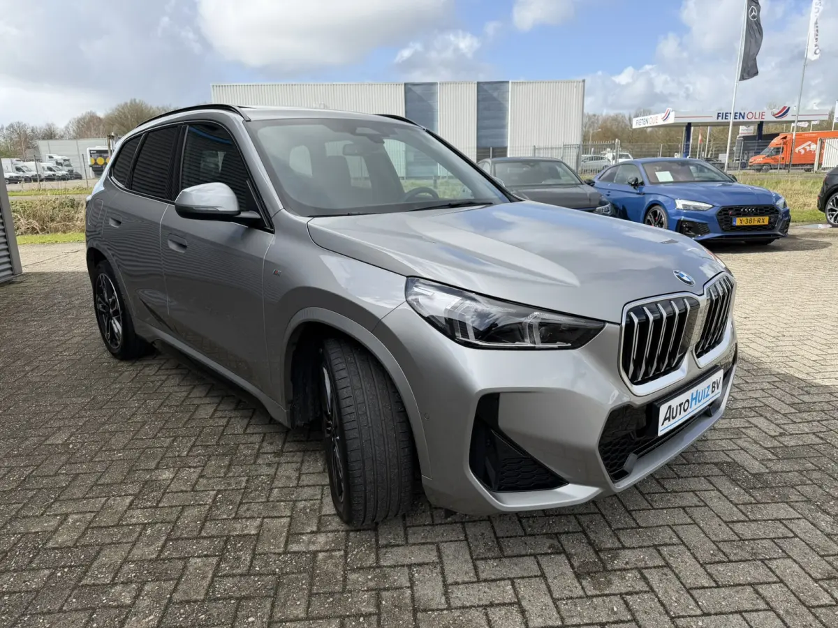 sDrive20i M Sport Premium Pakket Panoramadak Trekhaak Achteruitrijcamera Stoelverwarming Keyless Entry Carplay