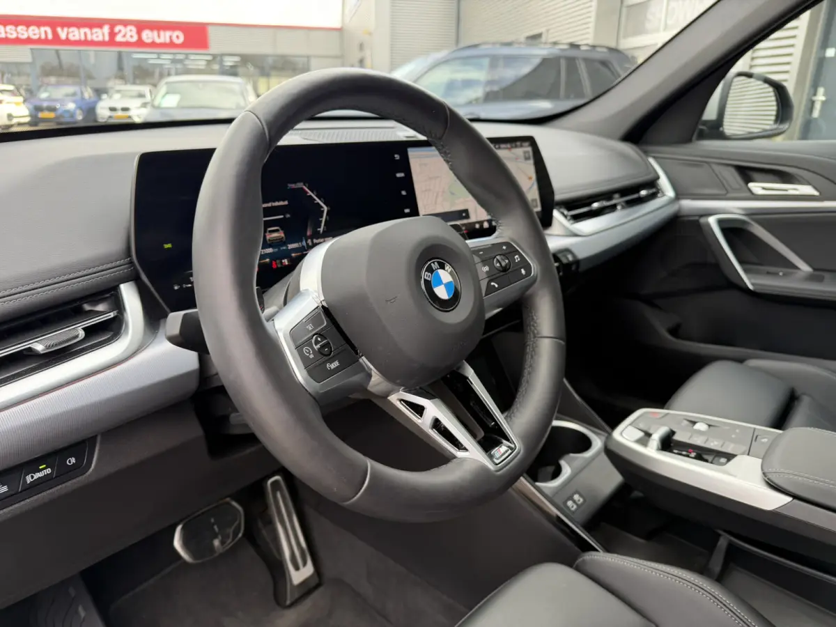 sDrive20i M Sport Premium Pakket Panoramadak Trekhaak Achteruitrijcamera Stoelverwarming Keyless Entry Carplay