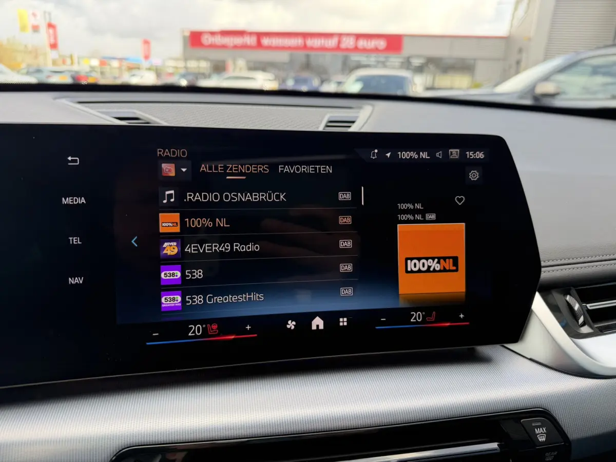 sDrive20i M Sport Premium Pakket Panoramadak Trekhaak Achteruitrijcamera Stoelverwarming Keyless Entry Carplay