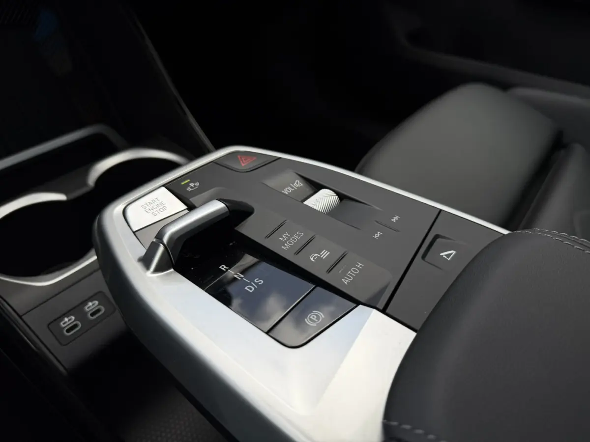 sDrive20i M Sport Premium Pakket Panoramadak Trekhaak Achteruitrijcamera Stoelverwarming Keyless Entry Carplay