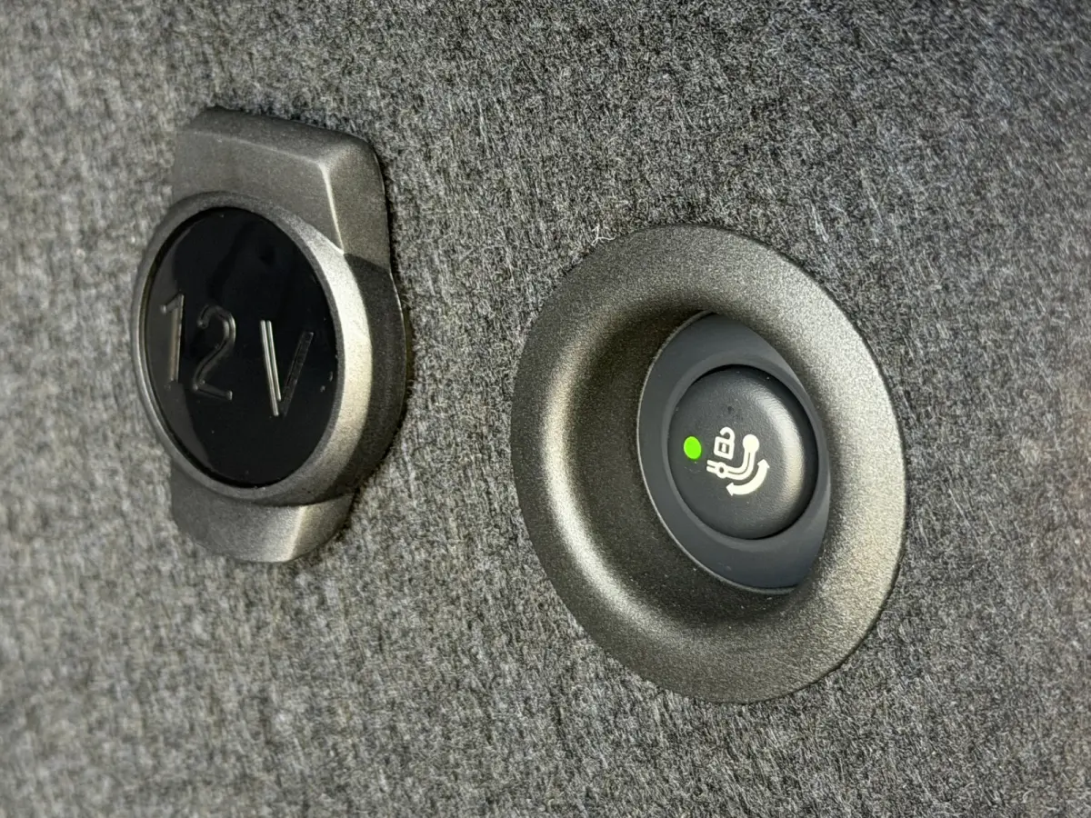 sDrive20i M Sport Premium Pakket Panoramadak Trekhaak Achteruitrijcamera Stoelverwarming Keyless Entry Carplay