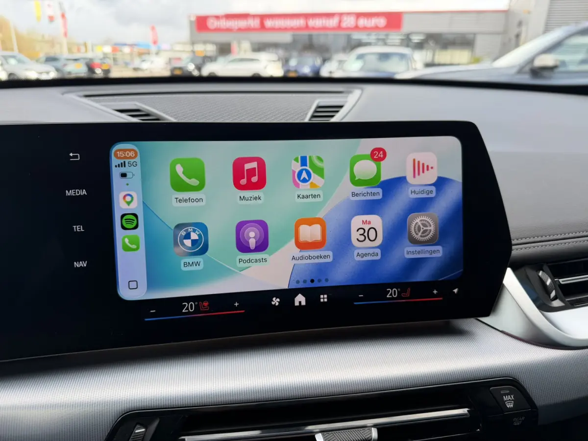 sDrive20i M Sport Premium Pakket Panoramadak Trekhaak Achteruitrijcamera Stoelverwarming Keyless Entry Carplay