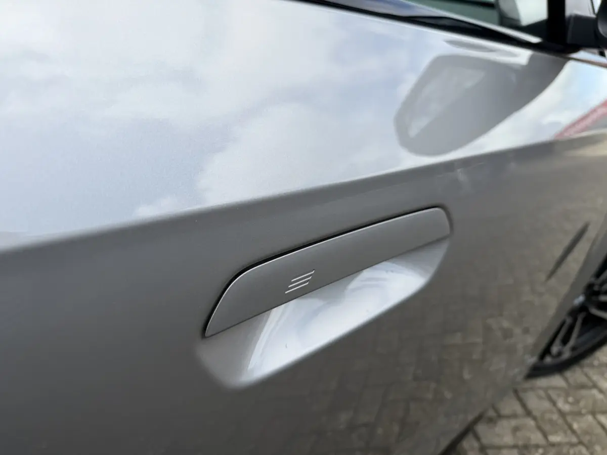 sDrive20i M Sport Premium Pakket Panoramadak Trekhaak Achteruitrijcamera Stoelverwarming Keyless Entry Carplay
