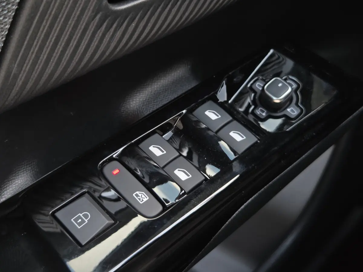 Business 210-PK 74 kWh 520KM RANGE DEMO DEAL | OP AFSPRAAK | Comfortstoel(en) | Cruise control adaptief met Stop&Go en stuurhulp | DAB ontvanger