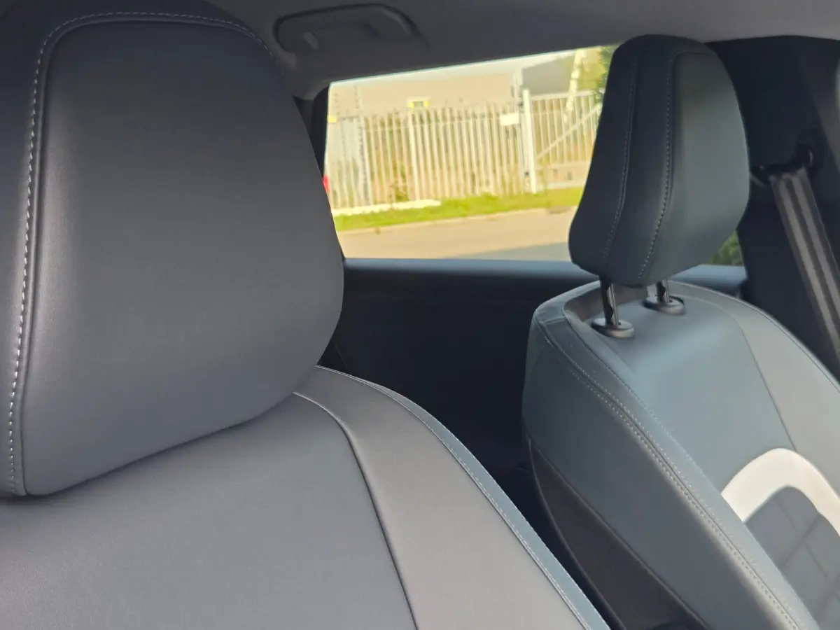 Business 210-PK 74 kWh 520KM RANGE DEMO DEAL | OP AFSPRAAK | Comfortstoel(en) | Cruise control adaptief met Stop&Go en stuurhulp | DAB ontvanger