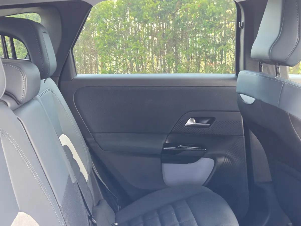 Business 210-PK 74 kWh 520KM RANGE DEMO DEAL | OP AFSPRAAK | Comfortstoel(en) | Cruise control adaptief met Stop&Go en stuurhulp | DAB ontvanger