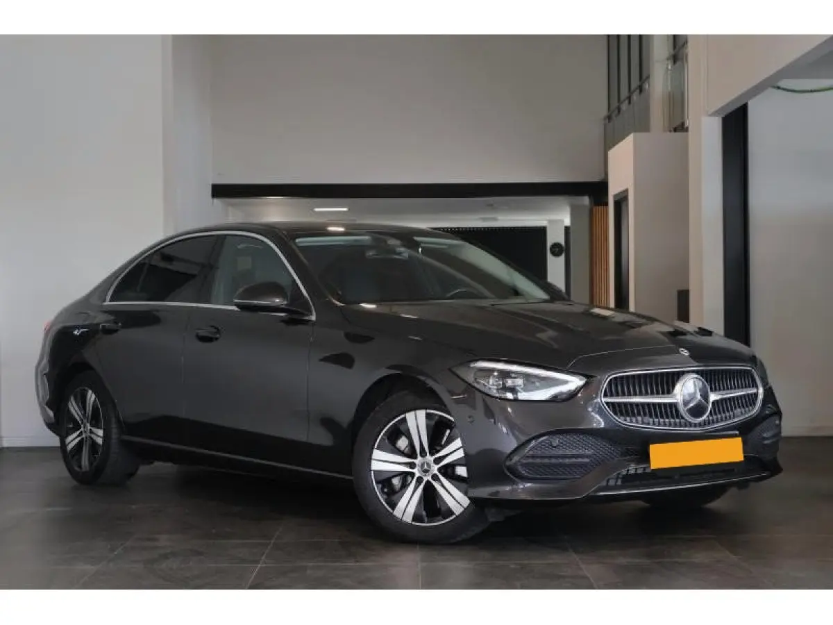 300 E BUSINESS LINE Leder | Dodehoeksensoren | Camera | Adaptive Cruise