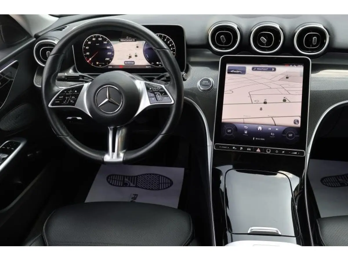 300 E BUSINESS LINE Leder | Dodehoeksensoren | Camera | Adaptive Cruise