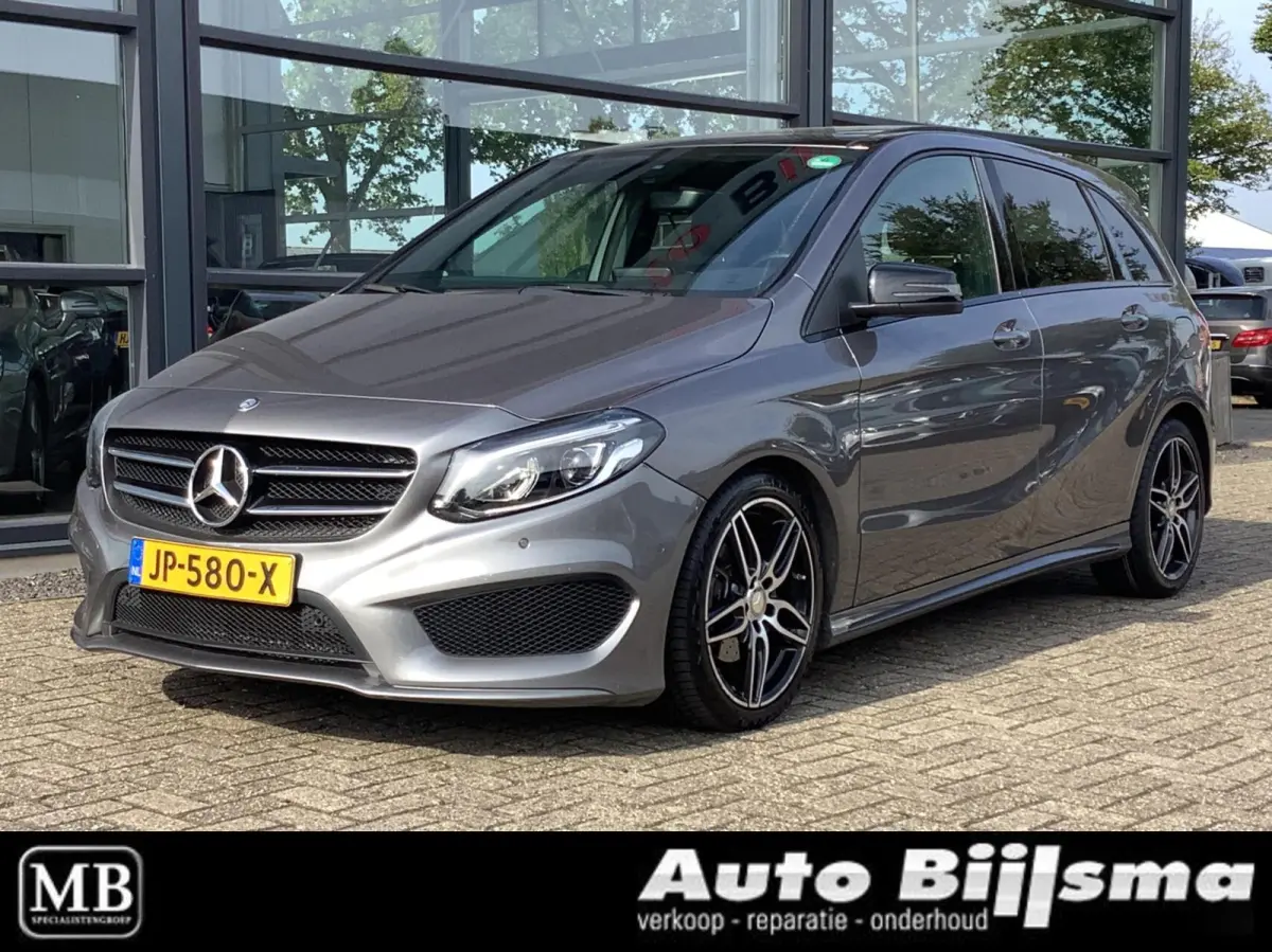 180 AMG Night Edition AMG pakket, Panorama dak, camera, eerste eigenaar