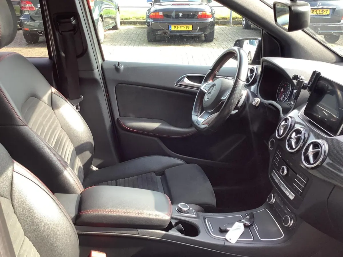 180 AMG Night Edition AMG pakket, Panorama dak, camera, eerste eigenaar