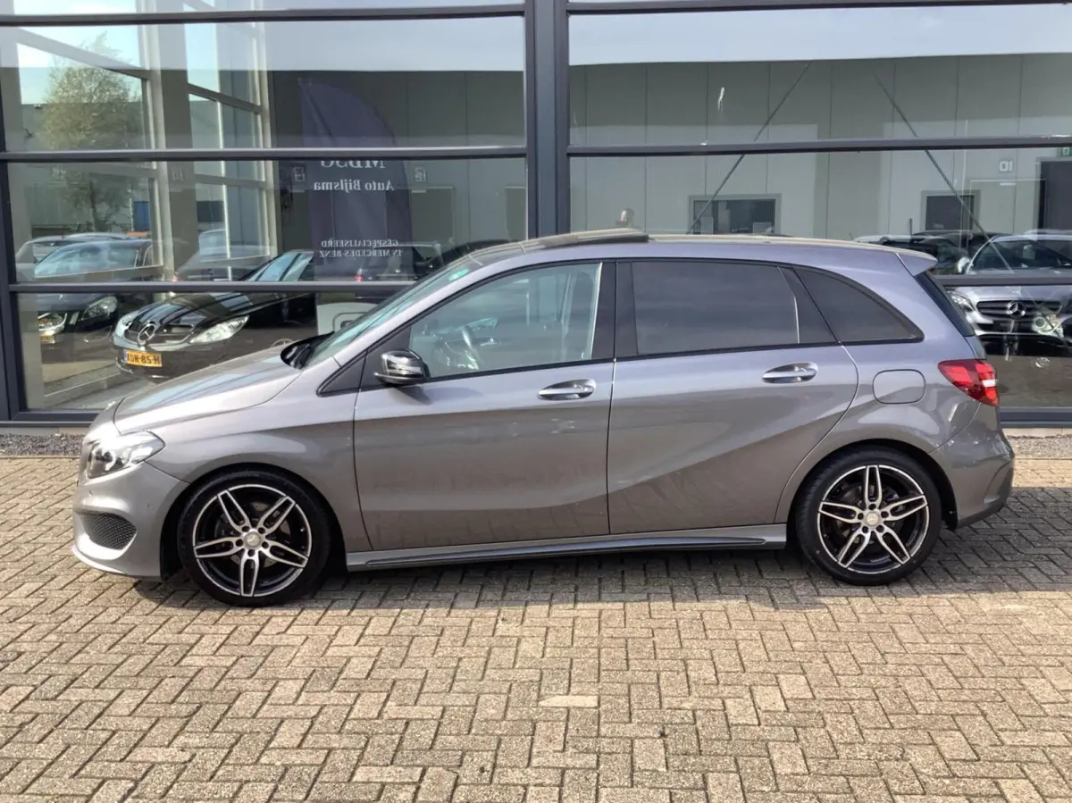 180 AMG Night Edition AMG pakket, Panorama dak, camera, eerste eigenaar