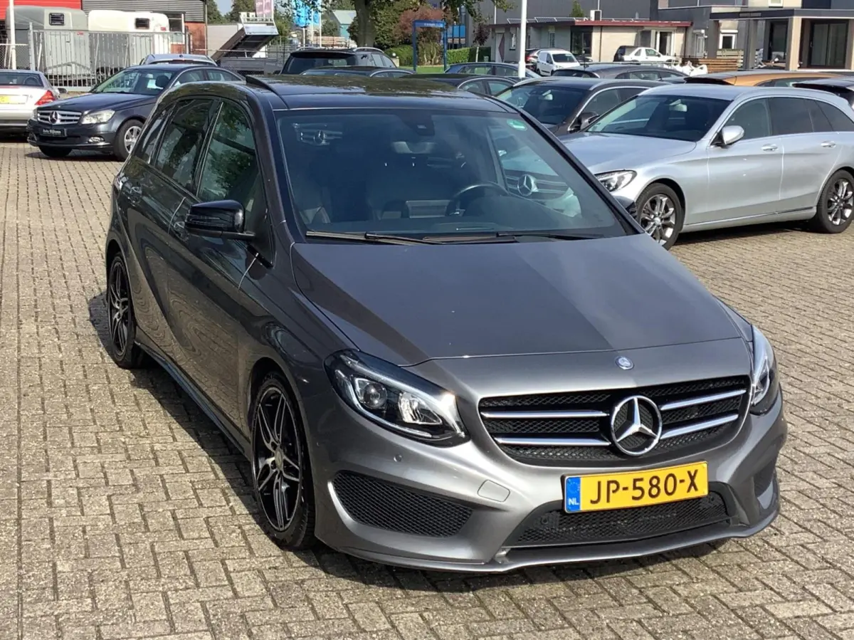 180 AMG Night Edition AMG pakket, Panorama dak, camera, eerste eigenaar