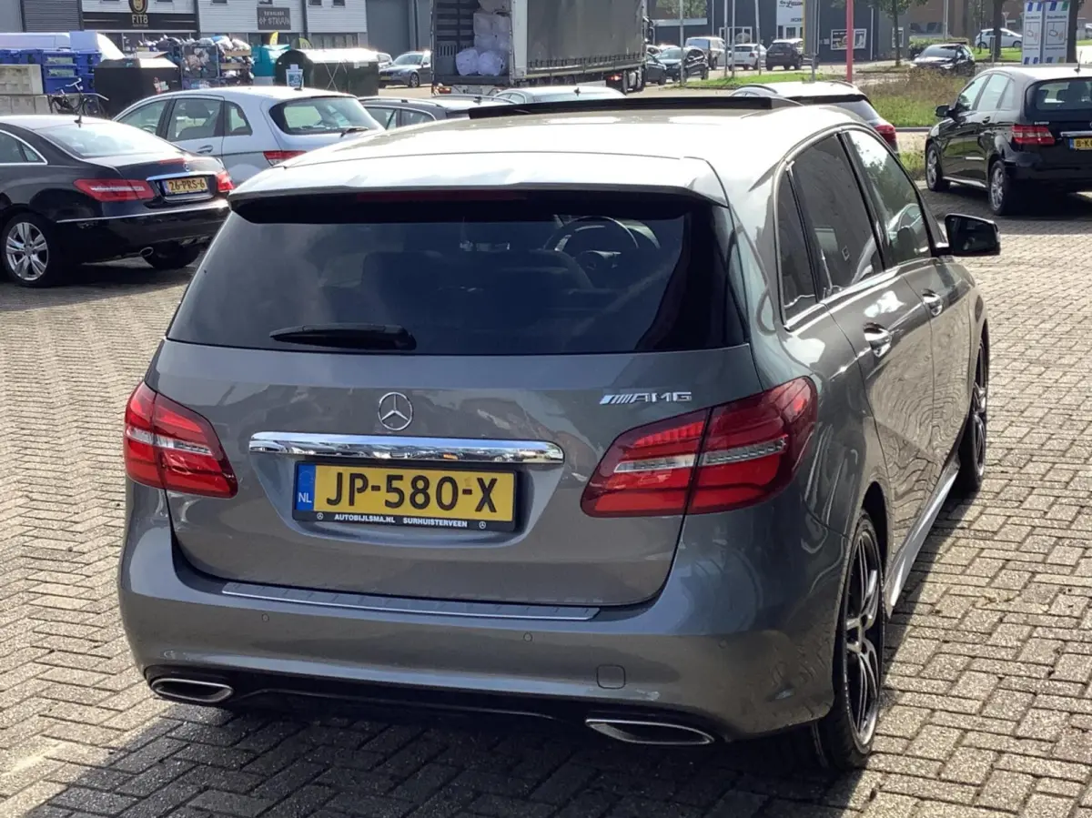 180 AMG Night Edition AMG pakket, Panorama dak, camera, eerste eigenaar