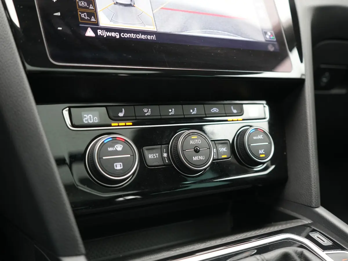 1.4 TSI PHEV GTE Business 218pk Dealer O.H. | Trekhaak Af Fabriek | Panodak | Head Up | Adaptive Cruise | 360 Camera | Dynaudio | Lederen Sportstoelen Memory & Massage | IQ Light | Stoelen &