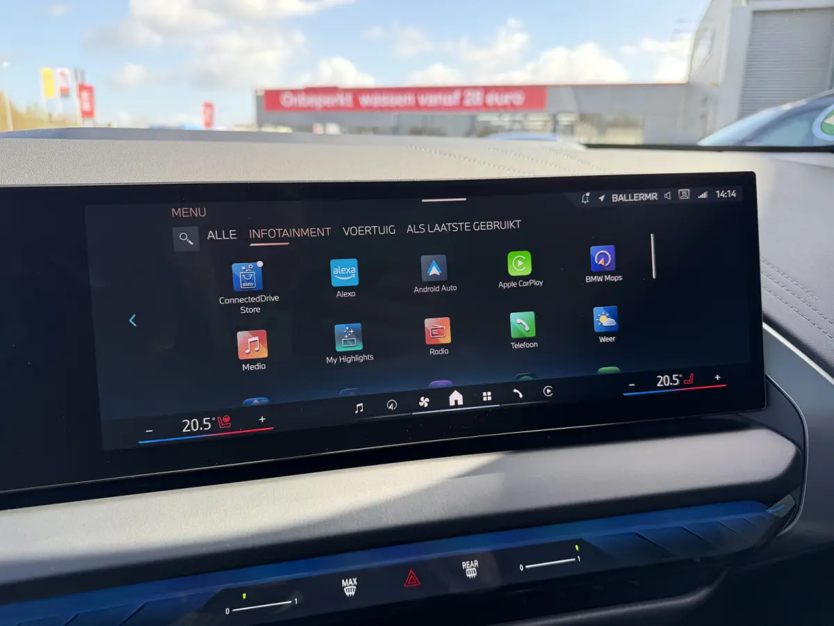 20 xDrive M Sport Panoramadak Trekhaak Leder ACC LED Achteruitrijcamera Stuurwielverwarming Carplay