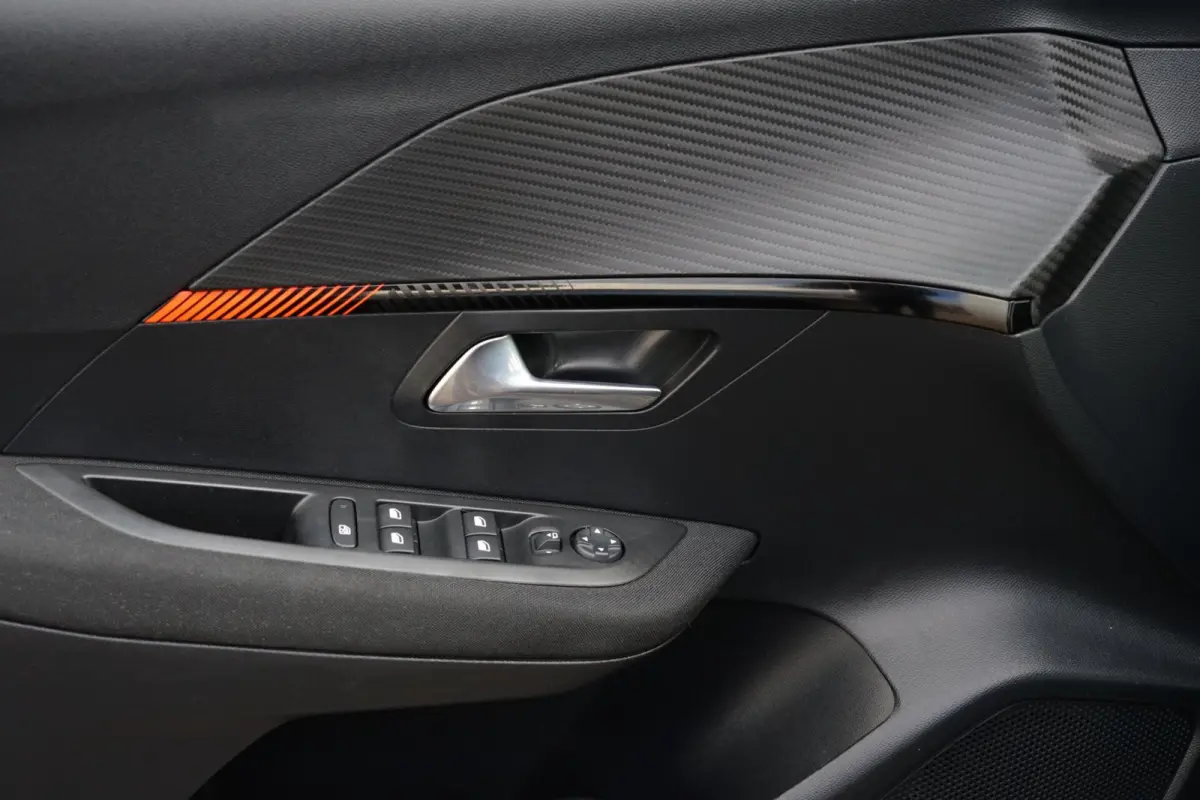 1.2 PureTech Active Pack, NL, PDC, CarPlay, L.M.
