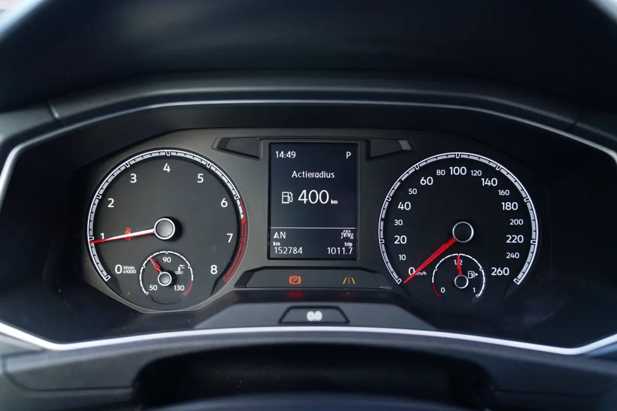 1.5 TSI R-Line | Luxe Leder | Ruitjes leer | Trekhaak | Stoelverwarming | Facelift | Vlak R-line Stuur |