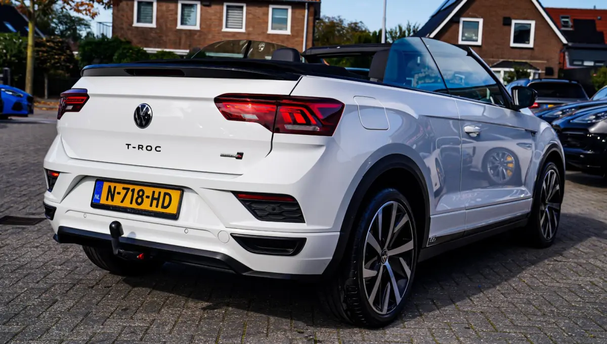 1.5 TSI R-Line | Luxe Leder | Ruitjes leer | Trekhaak | Stoelverwarming | Facelift | Vlak R-line Stuur |
