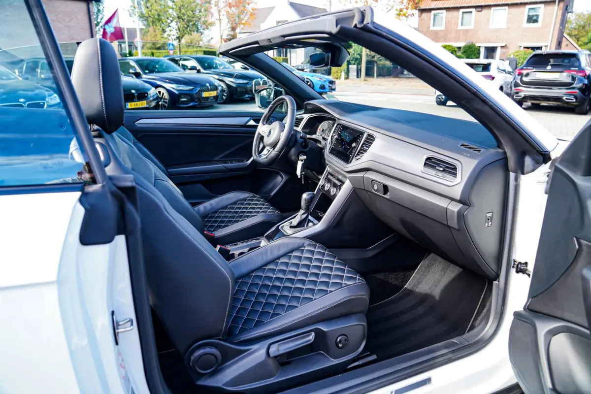 1.5 TSI R-Line | Luxe Leder | Ruitjes leer | Trekhaak | Stoelverwarming | Facelift | Vlak R-line Stuur |