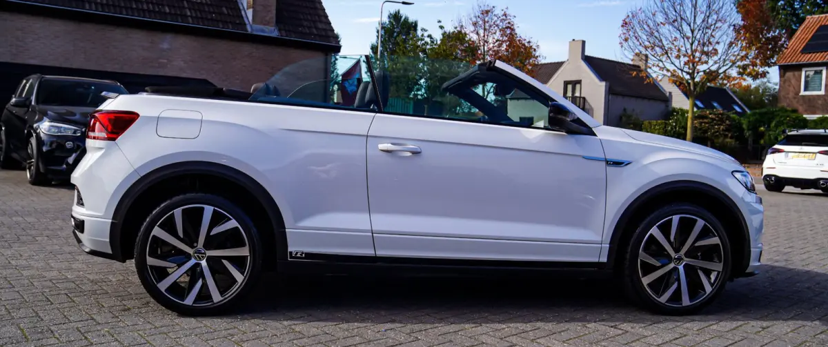 1.5 TSI R-Line | Luxe Leder | Ruitjes leer | Trekhaak | Stoelverwarming | Facelift | Vlak R-line Stuur |
