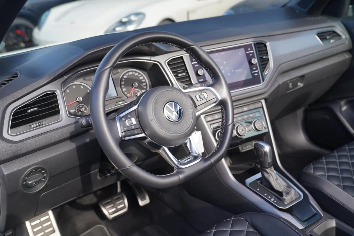 1.5 TSI R-Line | Luxe Leder | Ruitjes leer | Trekhaak | Stoelverwarming | Facelift | Vlak R-line Stuur |
