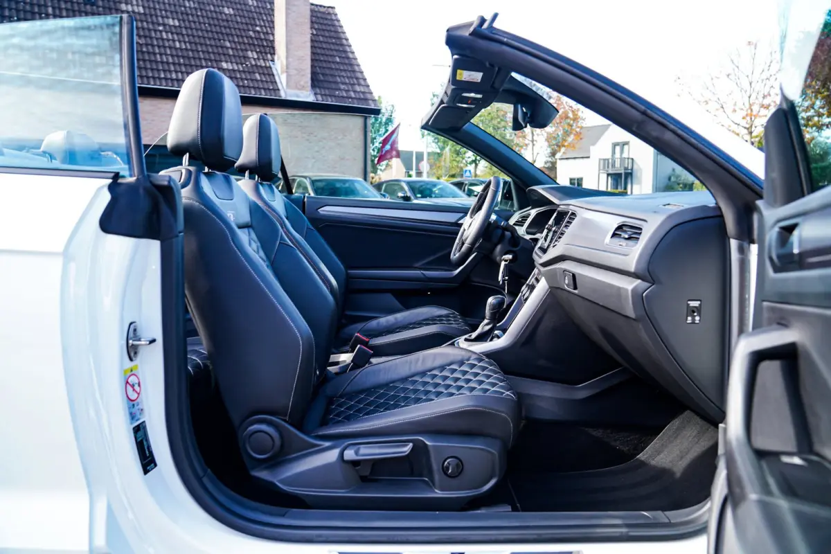 1.5 TSI R-Line | Luxe Leder | Ruitjes leer | Trekhaak | Stoelverwarming | Facelift | Vlak R-line Stuur |