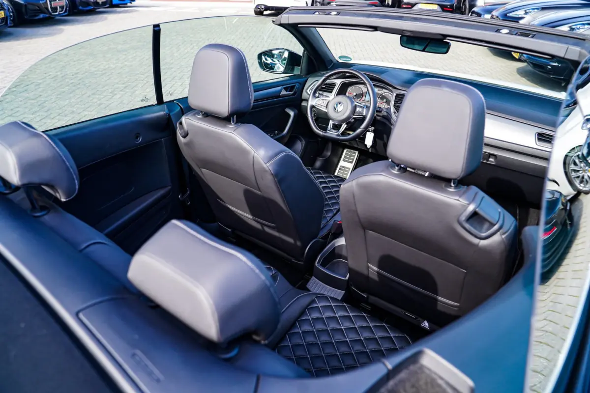 1.5 TSI R-Line | Luxe Leder | Ruitjes leer | Trekhaak | Stoelverwarming | Facelift | Vlak R-line Stuur |