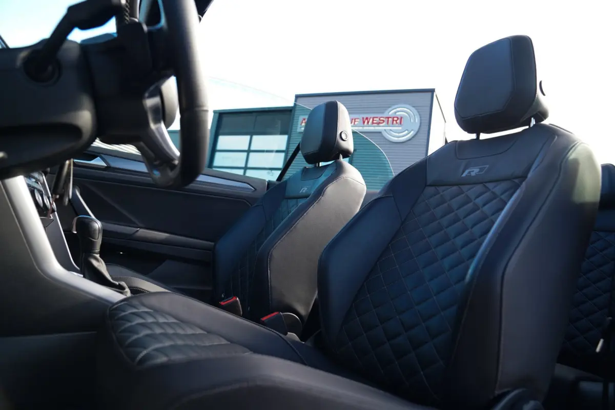 1.5 TSI R-Line | Luxe Leder | Ruitjes leer | Trekhaak | Stoelverwarming | Facelift | Vlak R-line Stuur |
