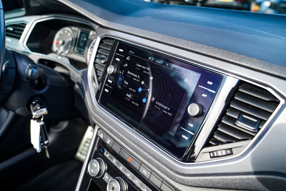 1.5 TSI R-Line | Luxe Leder | Ruitjes leer | Trekhaak | Stoelverwarming | Facelift | Vlak R-line Stuur |