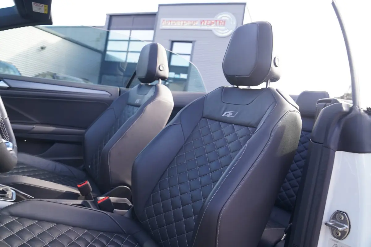 1.5 TSI R-Line | Luxe Leder | Ruitjes leer | Trekhaak | Stoelverwarming | Facelift | Vlak R-line Stuur |