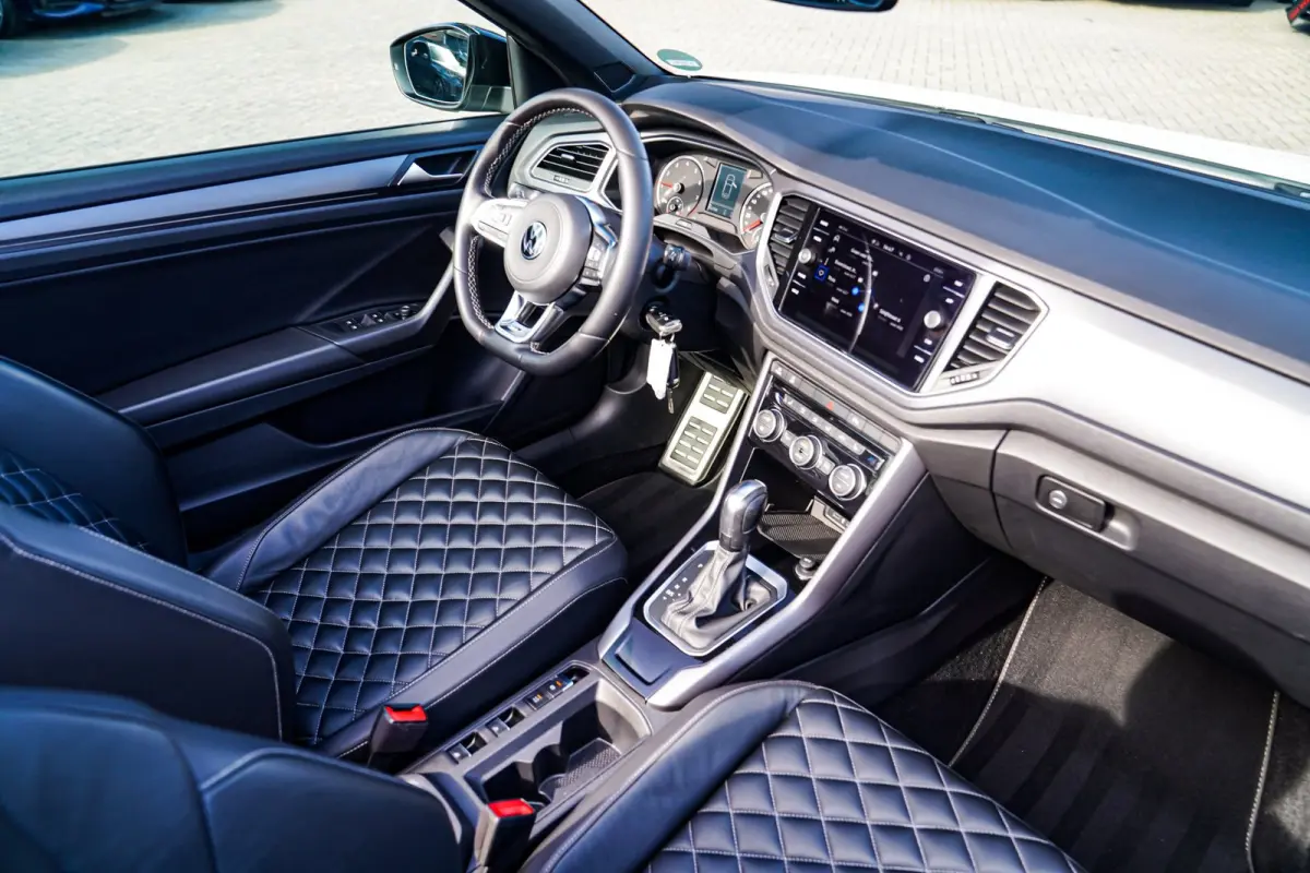1.5 TSI R-Line | Luxe Leder | Ruitjes leer | Trekhaak | Stoelverwarming | Facelift | Vlak R-line Stuur |