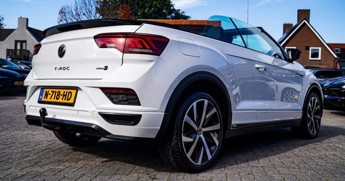 1.5 TSI R-Line | Luxe Leder | Ruitjes leer | Trekhaak | Stoelverwarming | Facelift | Vlak R-line Stuur |
