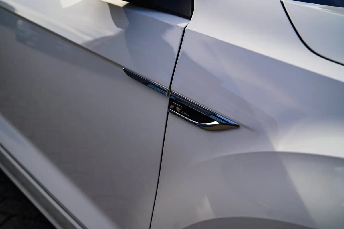 1.5 TSI R-Line | Luxe Leder | Ruitjes leer | Trekhaak | Stoelverwarming | Facelift | Vlak R-line Stuur |