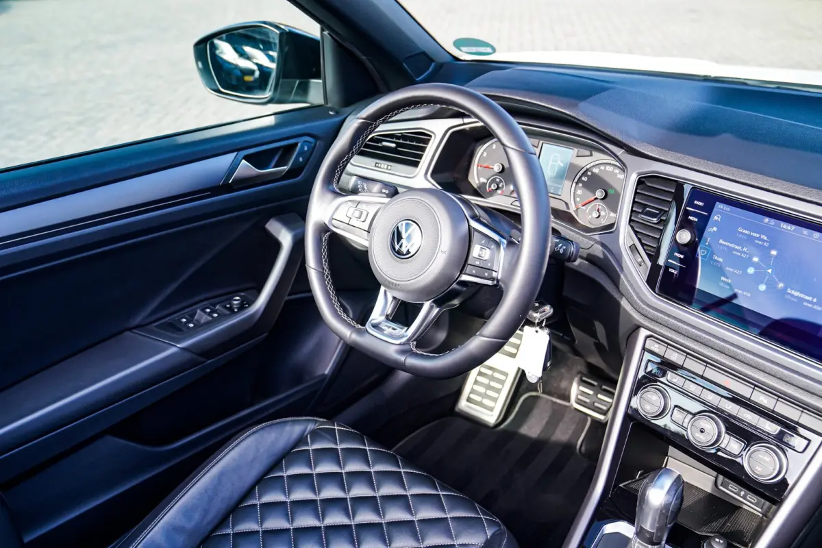 1.5 TSI R-Line | Luxe Leder | Ruitjes leer | Trekhaak | Stoelverwarming | Facelift | Vlak R-line Stuur |