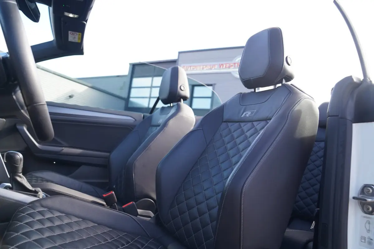 1.5 TSI R-Line | Luxe Leder | Ruitjes leer | Trekhaak | Stoelverwarming | Facelift | Vlak R-line Stuur |